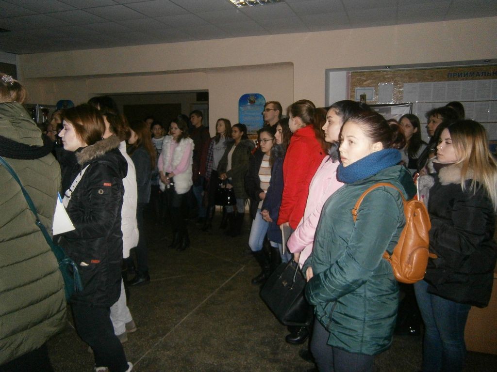 Cтуденти ІДГУ слухають інформацію про злочини тоталітарного комуністичного режиму проти українського народу