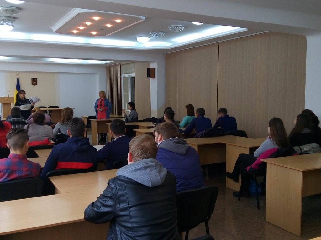 Ірина Цонкова і Світлана Кравченко відповідають на питання учнів