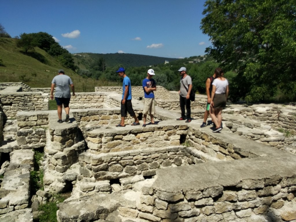 Студенти ФУФСН на території історико-археологічного комплексу Старий Орхей