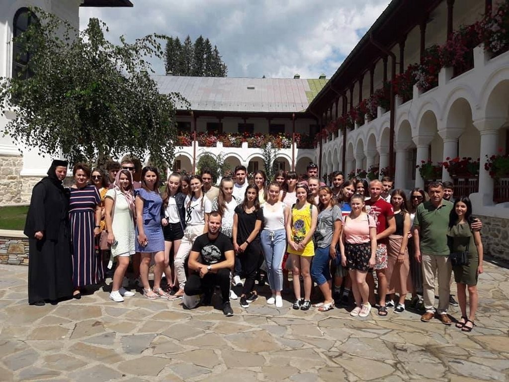 Участь школярів і студентів, які вивчають румунську мову, в Європейській літній школі «АСТРА»