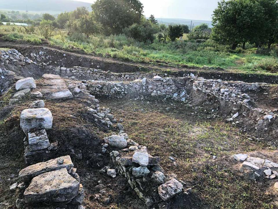 Студенти-історики ФУФСН на археологічних розкопках в Румунії