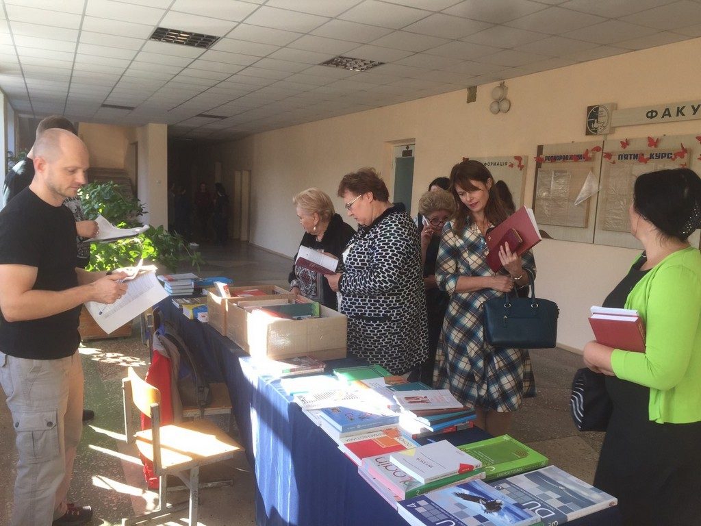 В ІДГУ відбувся книжковий ярмарок в рамках святкування 55-річчя факультету іноземних мов
