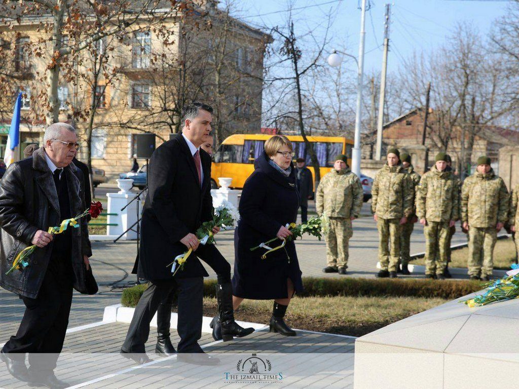 Представники університету взяли участь в організованому заході біля пам'ятника Тарасу Шевченку