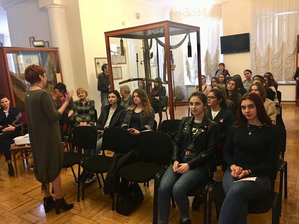 Викладачі та студенти ІДГУ відвідали музей ім.О.В.Суворова