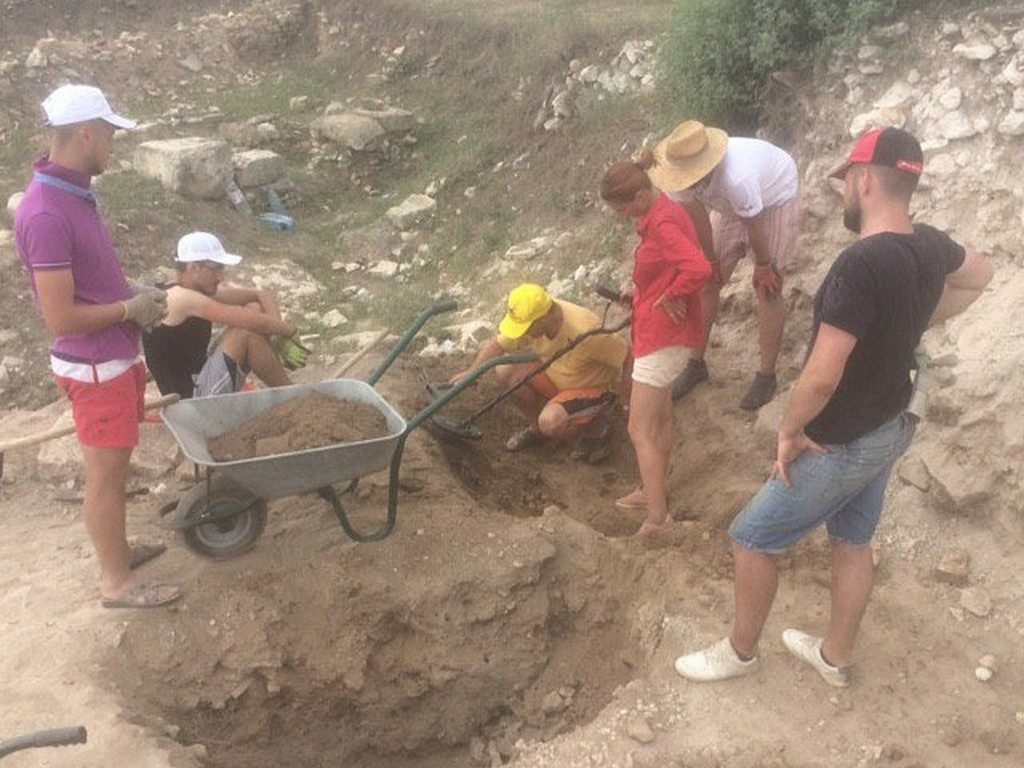 Делегація від ІДГУ взяла участь у дослідженні археологічного комплексу Ібіда (Румунія)